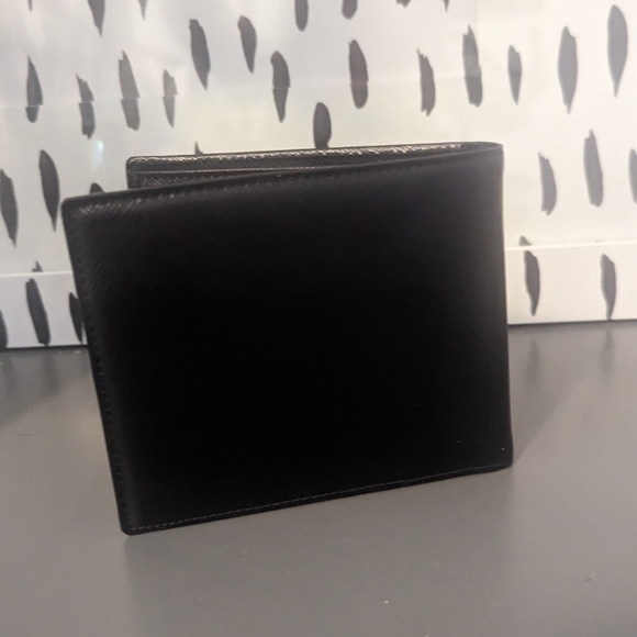 Authentic Brand New Givenchy wallet unisex - Picture 4 of 4